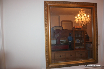 Antieke spiegel met houten lijst 66.6 x 77.5 cm